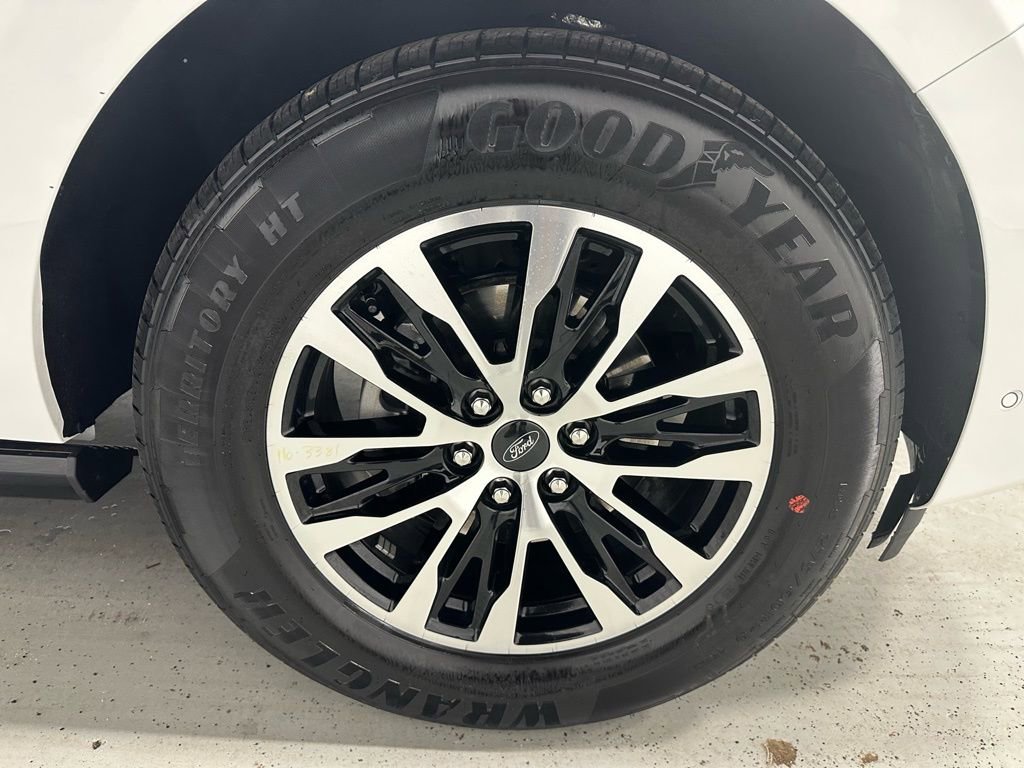 Used 2025 Ford Expedition Platinum image 57