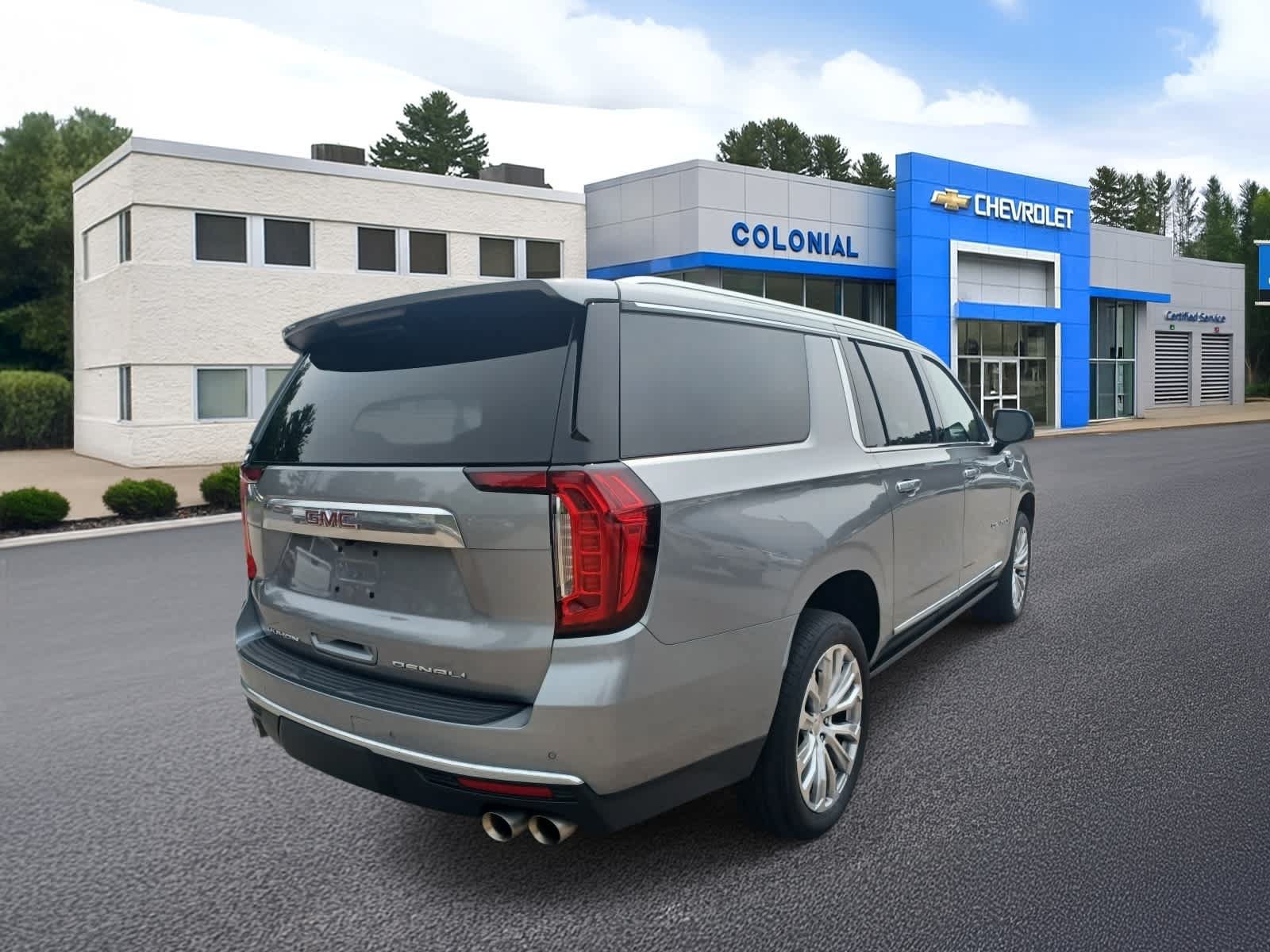 Used 2023 GMC Yukon XL Denali AWD/4WD image 4