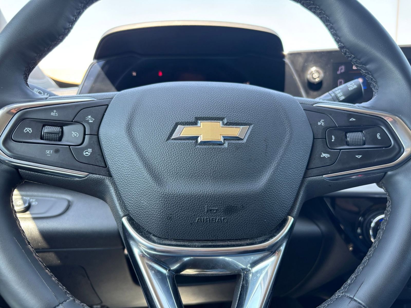 Used 2025 Nissan Versa SV FWD image 27