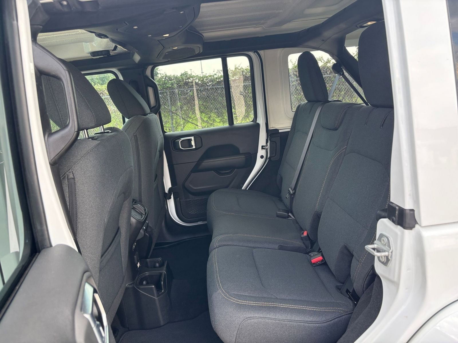 Used 2025 Jeep Wrangler Sahara image 24