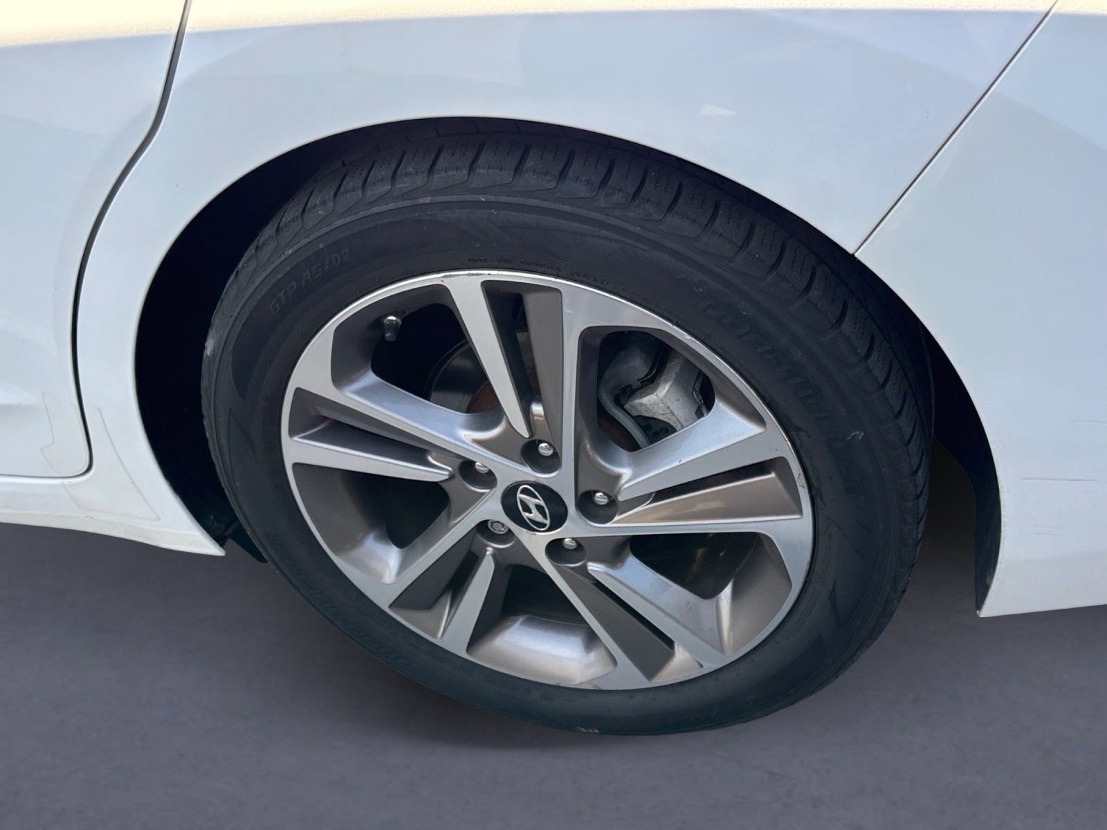 Used 2017 Hyundai Elantra Limited w/ Limited Ultimate Package 05 FWD image 3