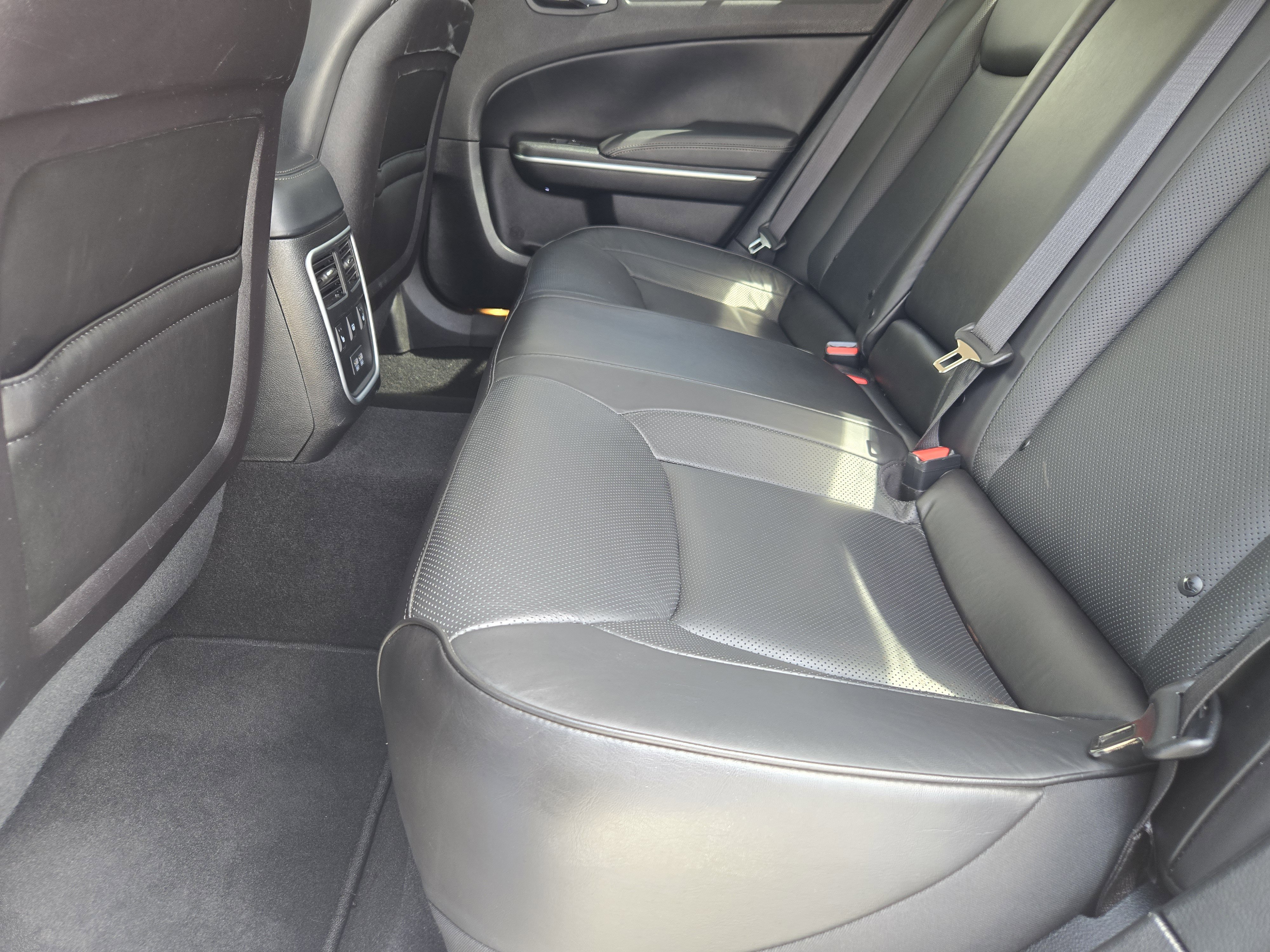 Used 2023 Chrysler 300 Touring L w/ Comfort Group RWD image 31