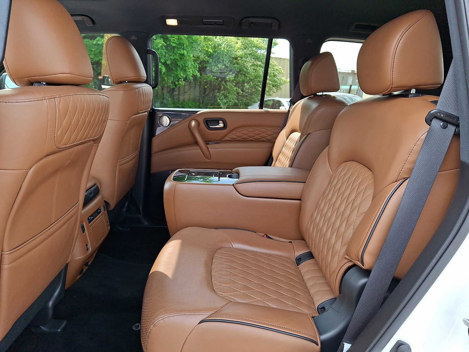 Used 2024 INFINITI QX80 Sensory AWD/4WD image 11