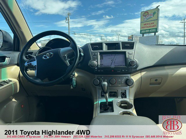 Used 2011 Toyota Highlander SE w/ Tow Pkg AWD/4WD image 12
