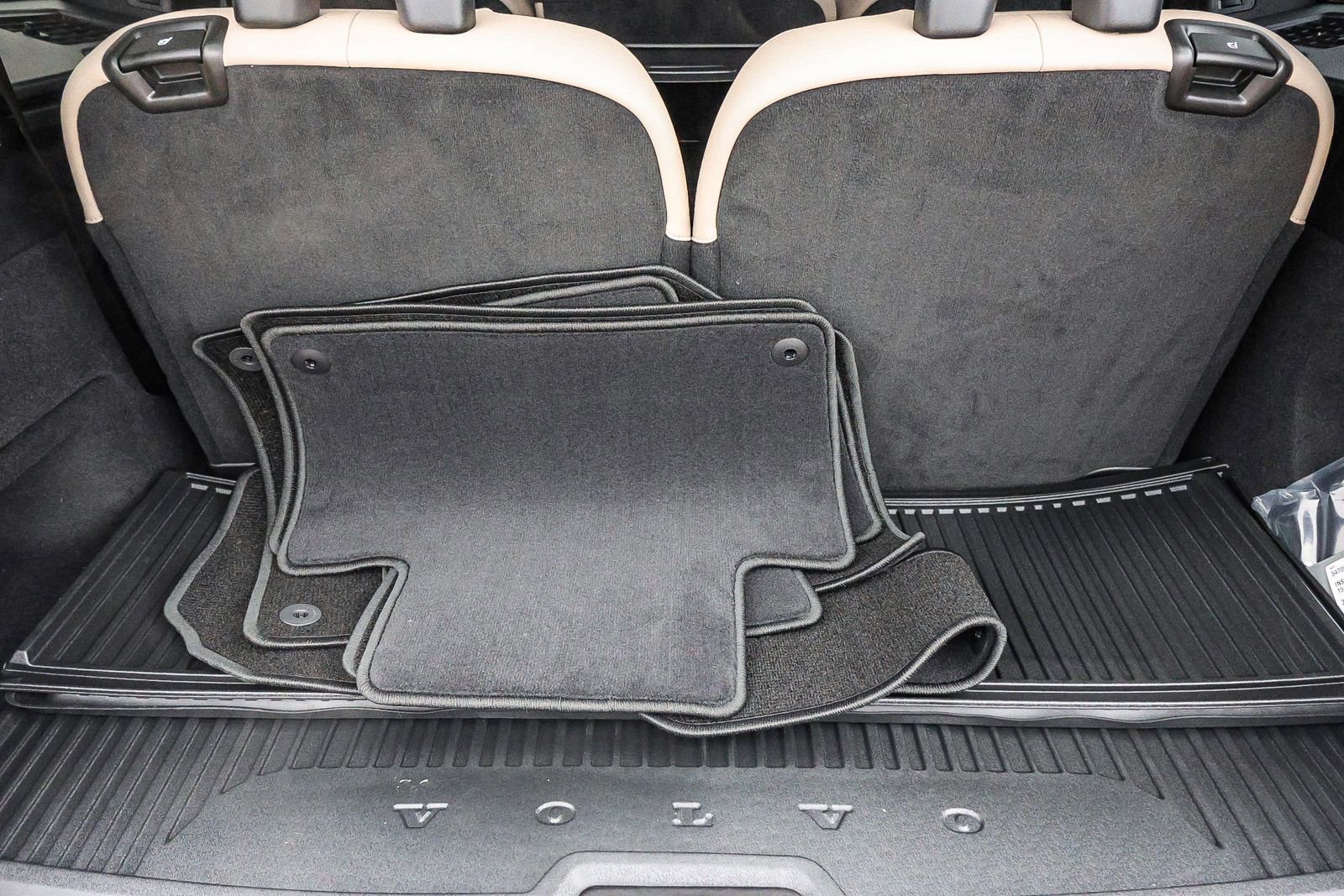 New 2026 Volvo XC90 B5 Plus w/ Protection Package image 24