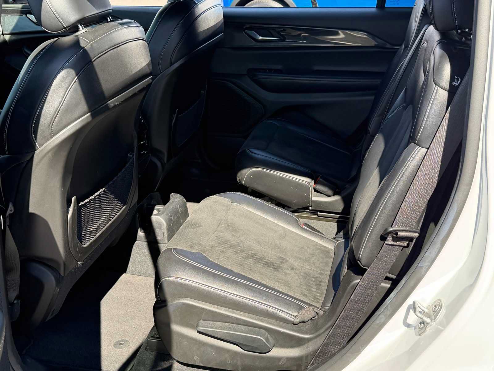Used 2023 Jeep Grand Cherokee L Laredo RWD image 25
