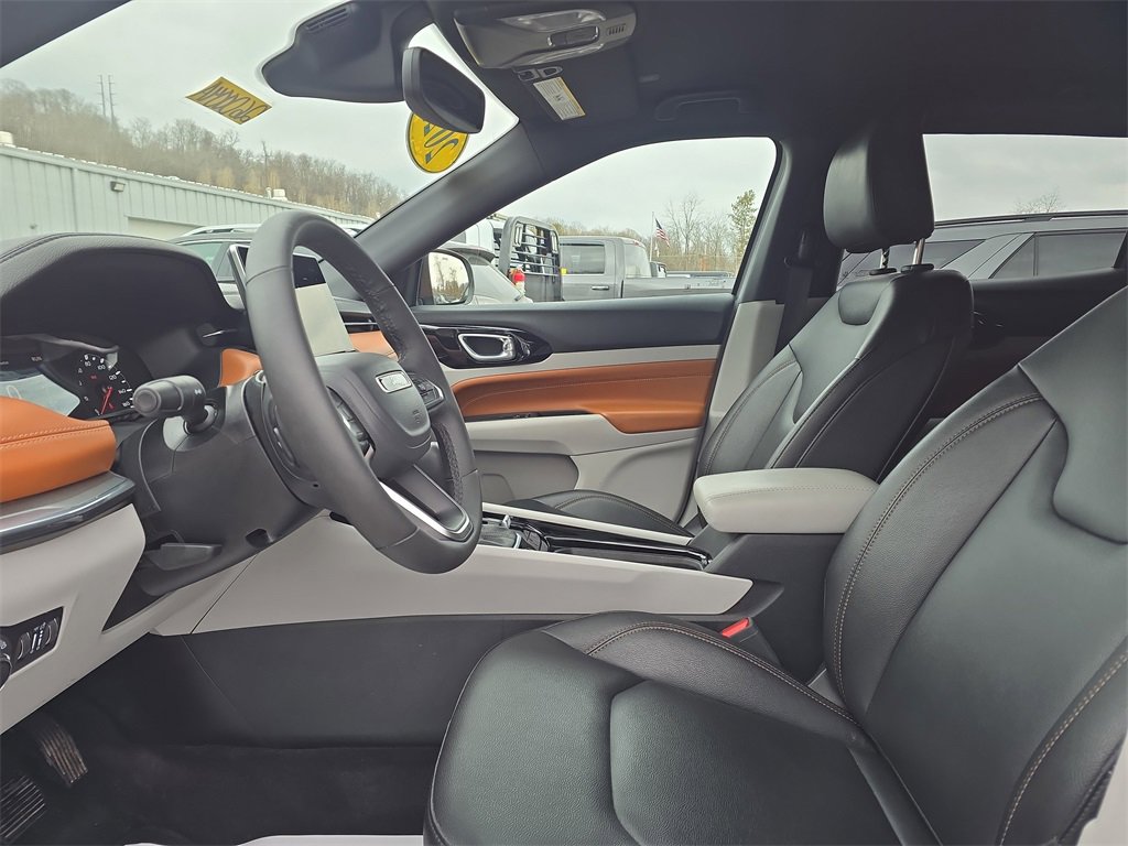 Used 2023 Jeep Compass Limited image 11