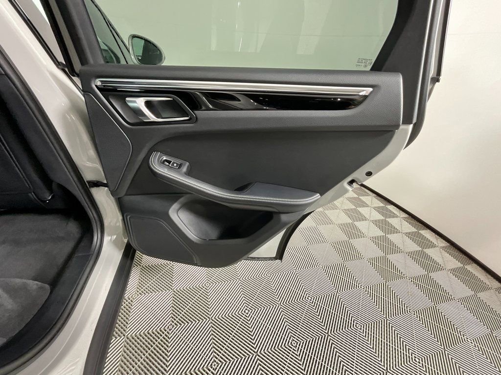 Used 2023 Porsche Macan Turbo image 24