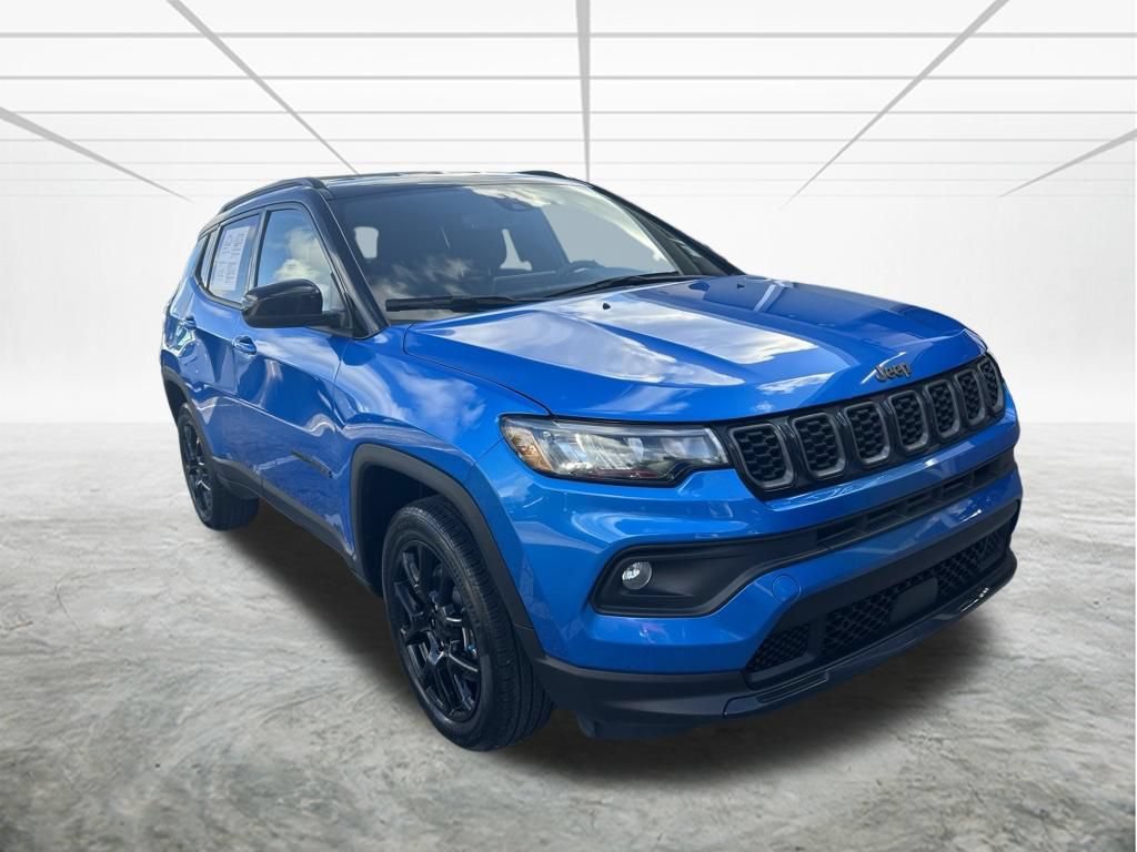 Certified 2024 Jeep Compass Latitude w/ Convenience Group AWD/4WD image 2