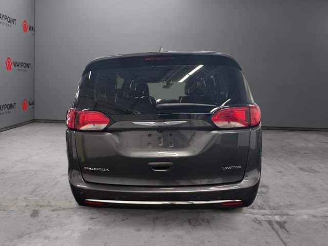 Used 2019 Chrysler Pacifica Limited w/ Tire & Wheel Group FWD image 23