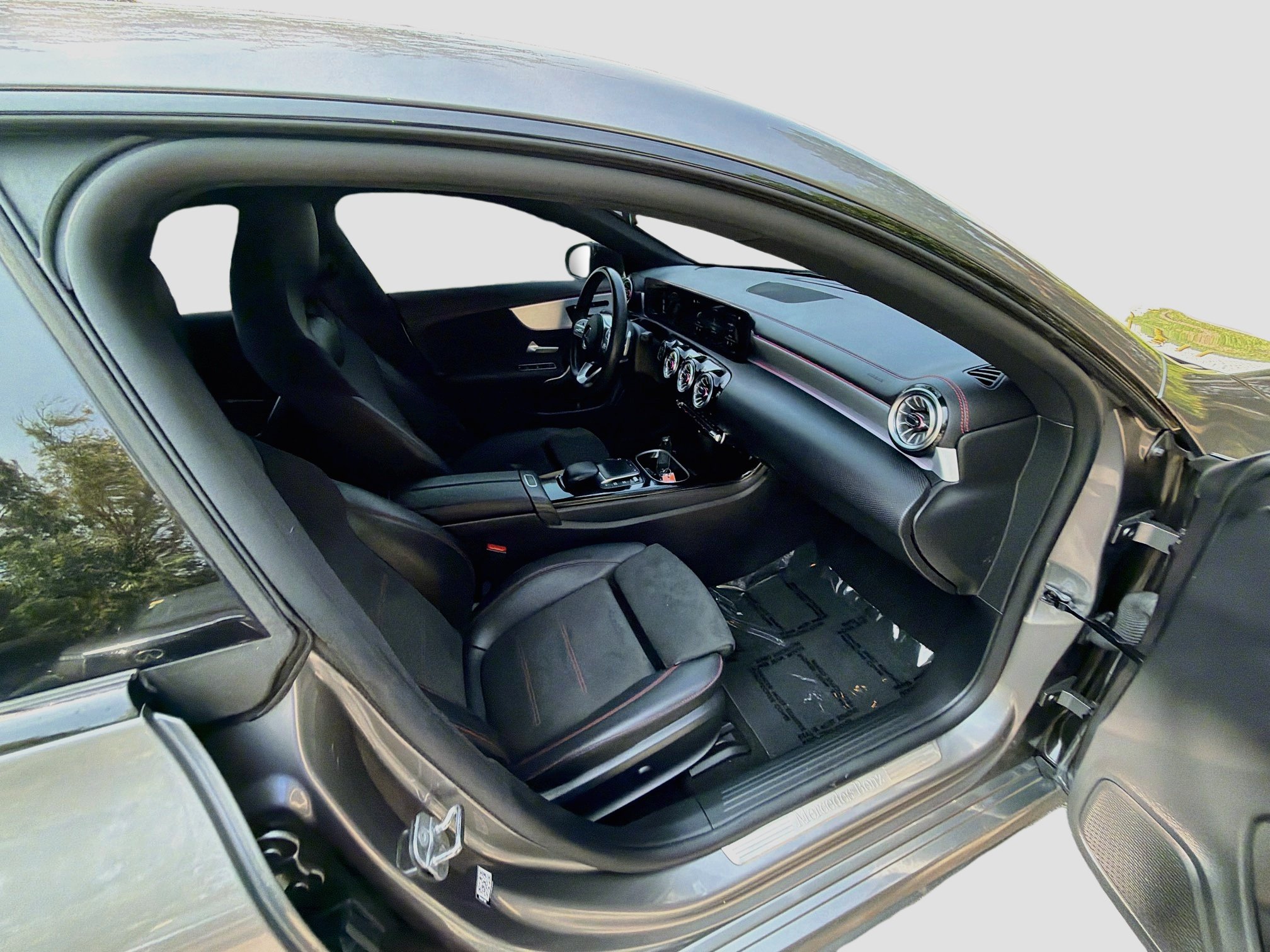 Used 2023 Mercedes-Benz CLA 250 image 30