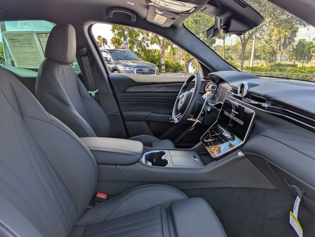 Used 2025 Mercedes-Benz GLB 250 4MATIC image 50