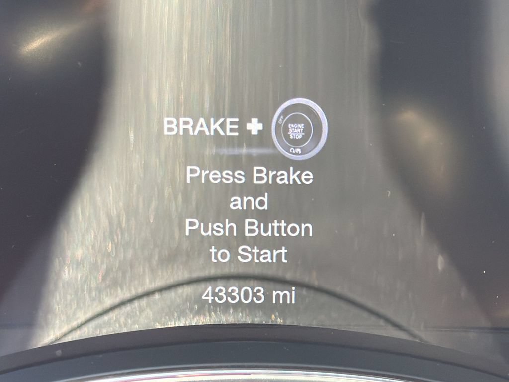 Used 2021 Jeep Grand Cherokee Laredo RWD image 10