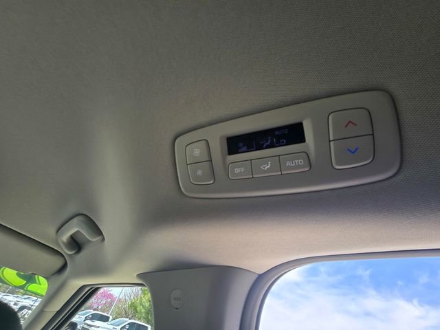 Used 2025 Kia Carnival FWD image 24