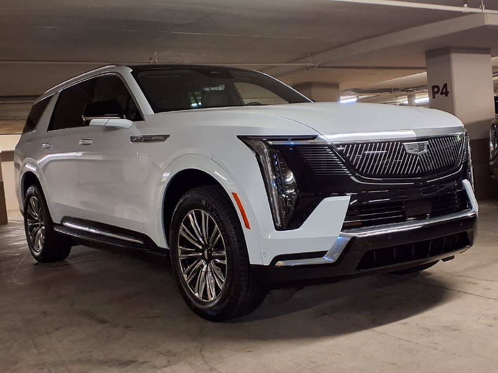 New 2026 Cadillac Escalade IQL Luxury AWD/4WD image 3