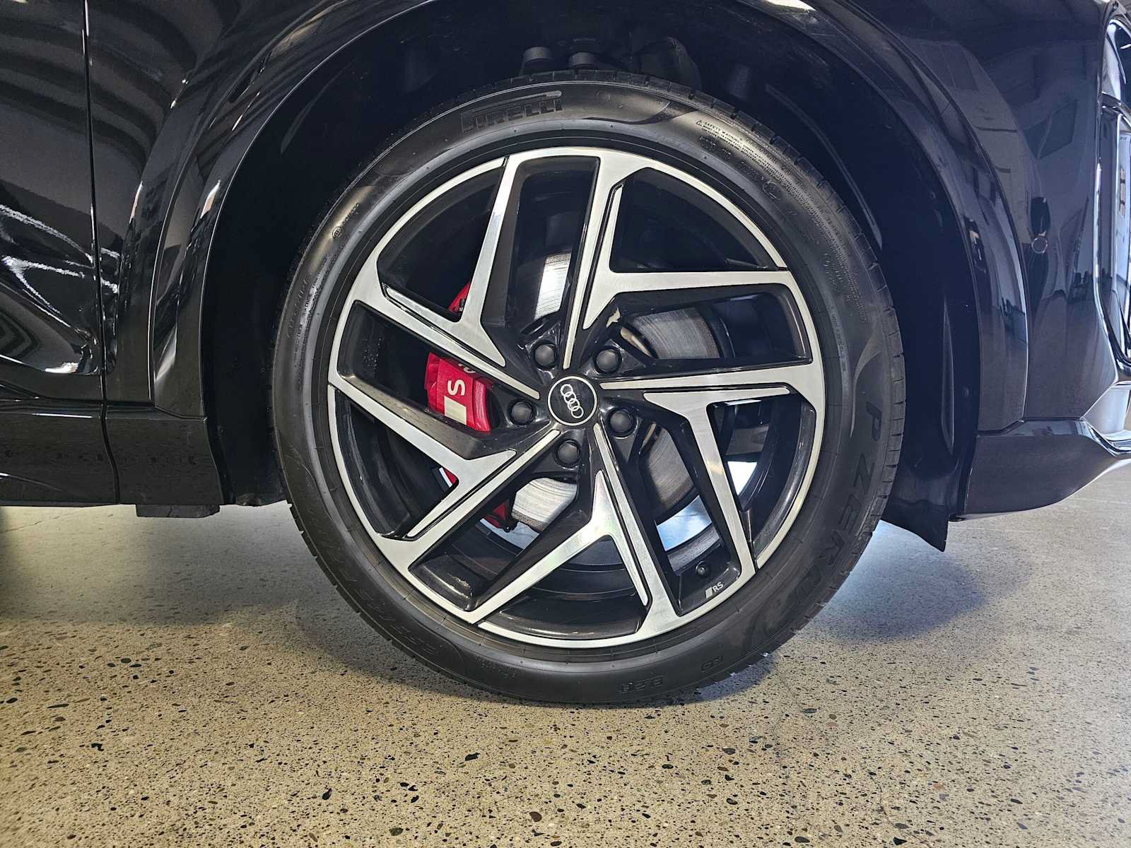 Used 2025 Audi SQ6 e-tron Prestige AWD/4WD image 9