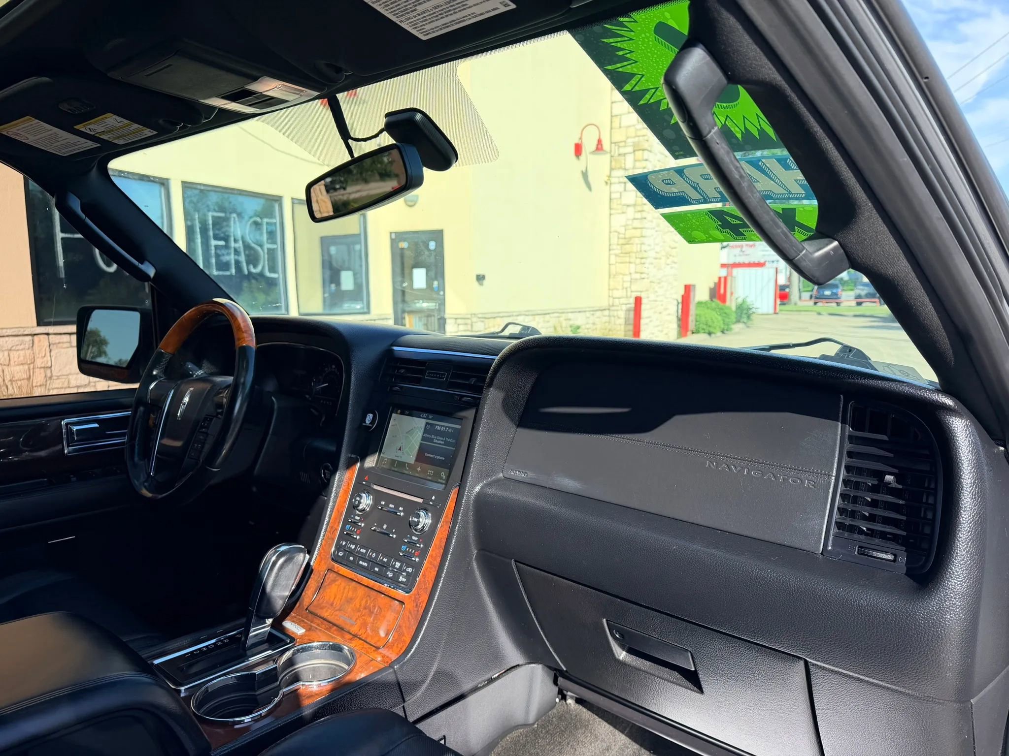 Used 2016 Lincoln Navigator Select AWD/4WD image 14