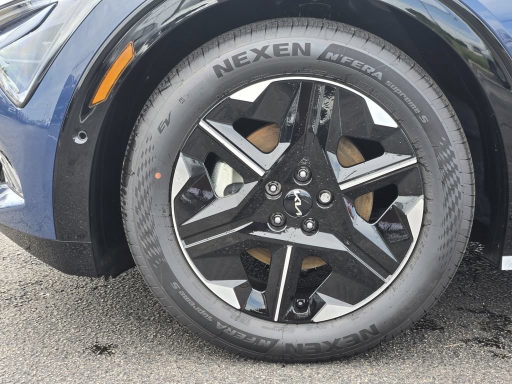 New 2025 Kia EV6 Wind RWD image 7