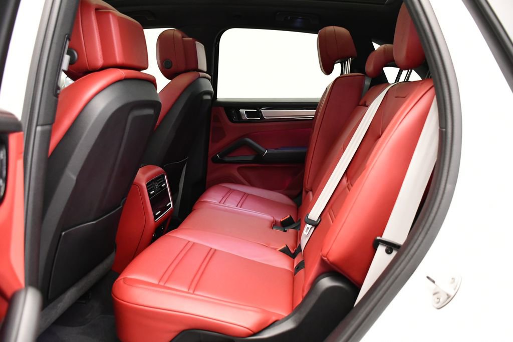 Used 2023 Porsche Cayenne image 45
