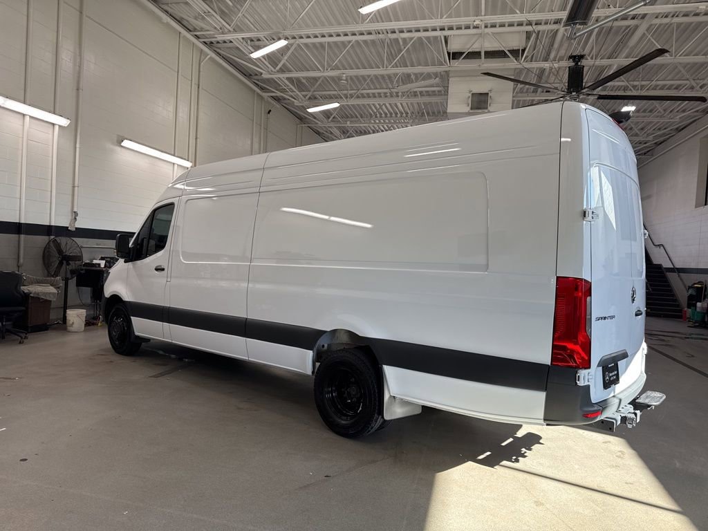 Used 2025 Mercedes-Benz Sprinter 3500 image 3