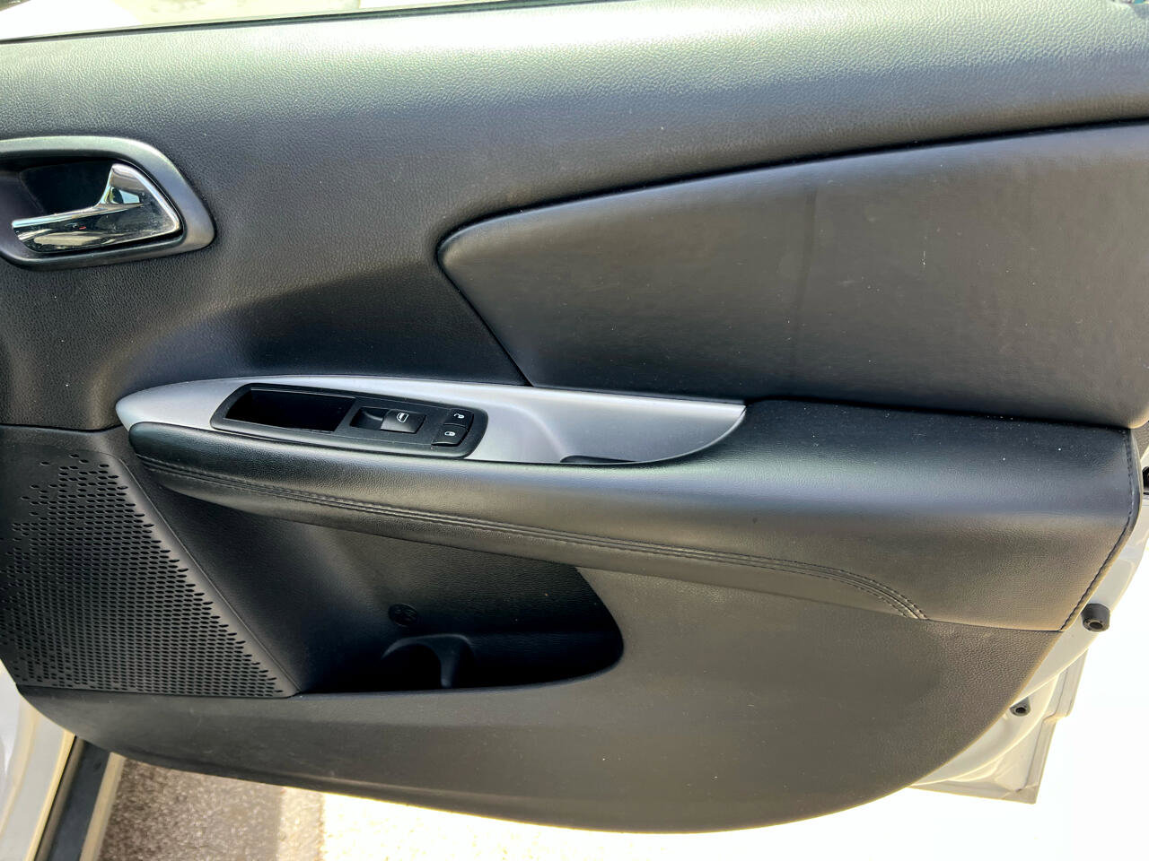 Used 2020 Dodge Journey SE w/ SE Popular Equipment Group image 17