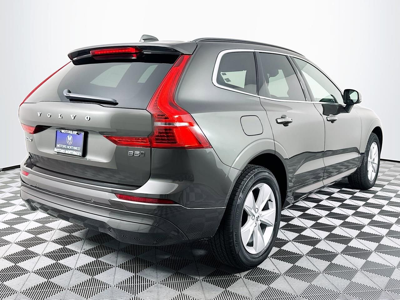 Used 2022 Volvo XC60 B5 Momentum AWD/4WD image 27