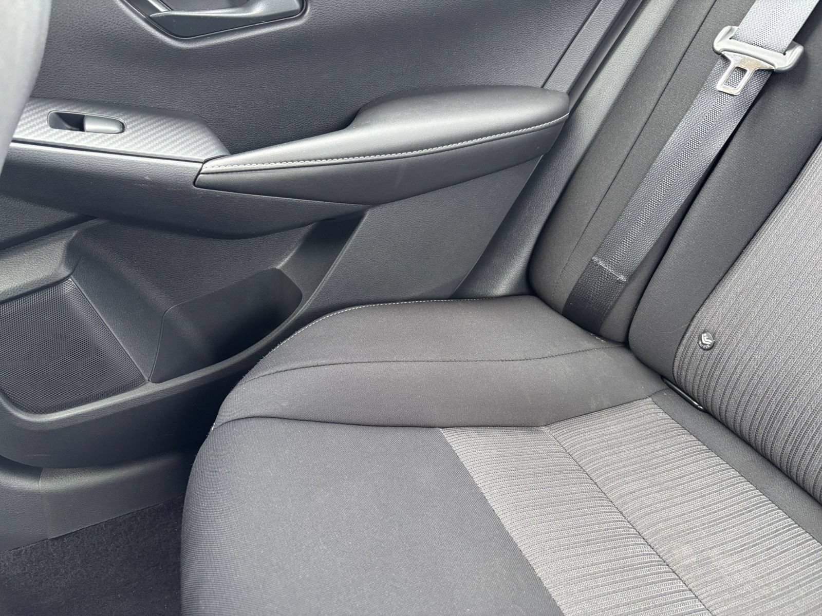 Used 2025 Nissan Sentra SV FWD image 31