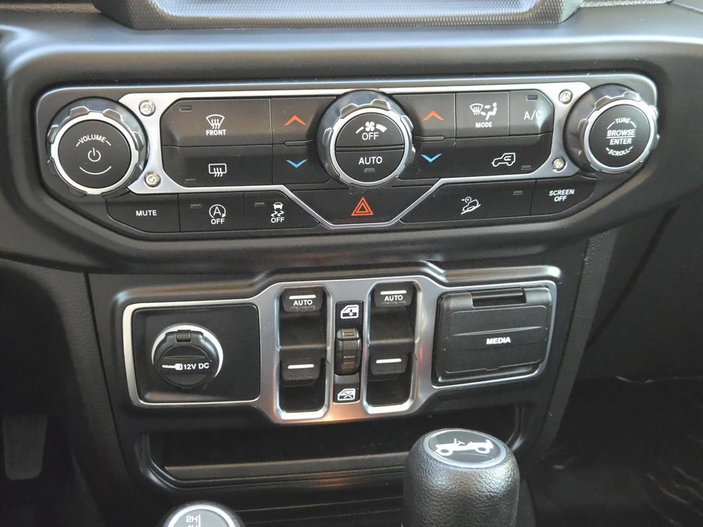 Used 2018 Jeep Wrangler Unlimited Sahara AWD/4WD image 20