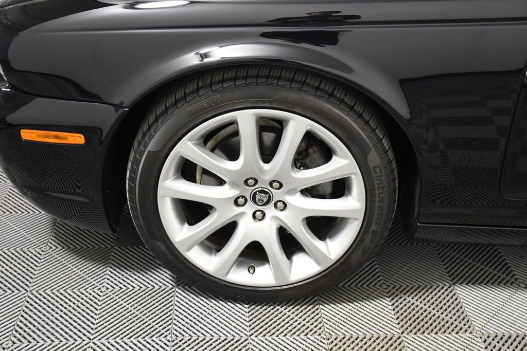Used 2009 Jaguar XJ8 image 11