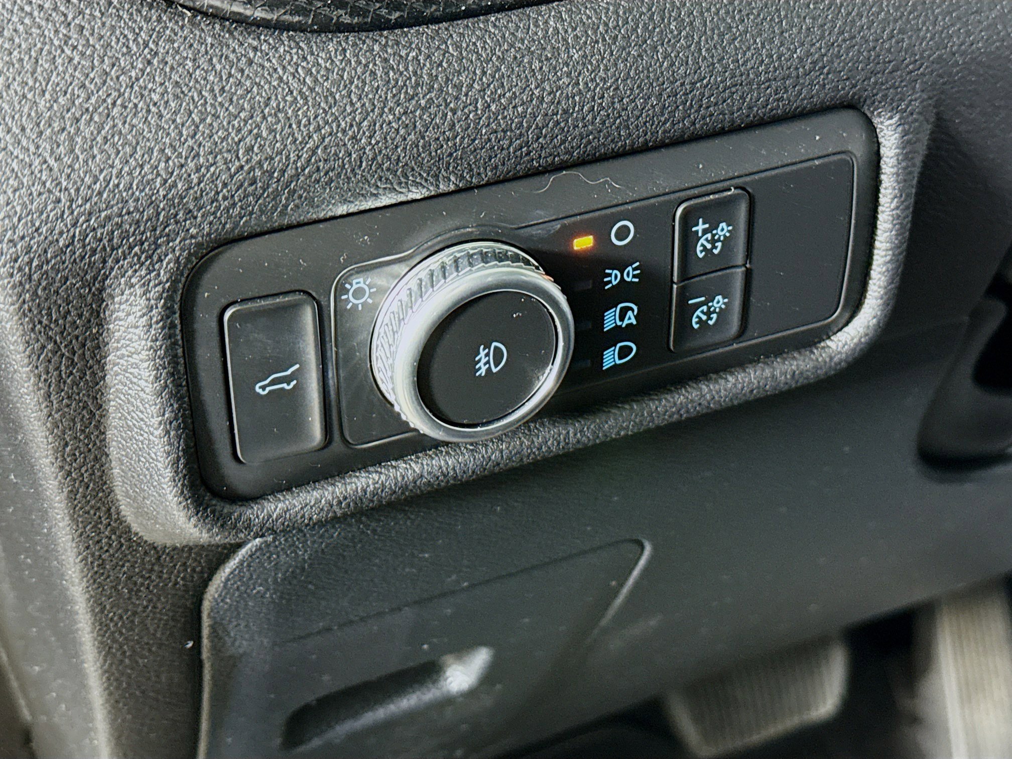 Used 2022 Ford Explorer ST image 9