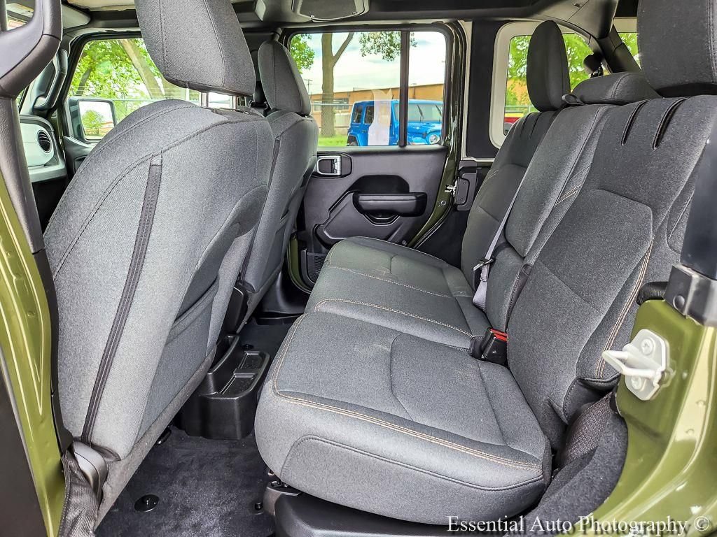 Used 2024 Jeep Wrangler Unlimited w/ Convenience Group AWD/4WD image 10