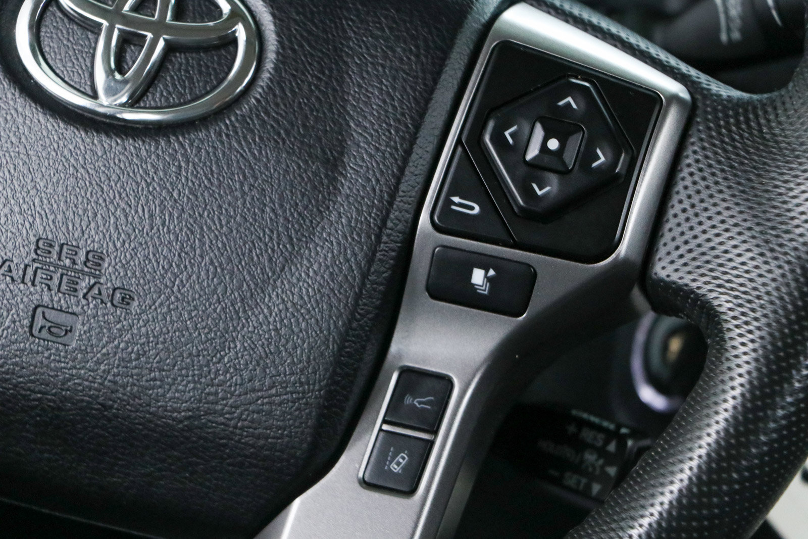 Used 2022 Toyota Tacoma SR5 AWD/4WD image 14