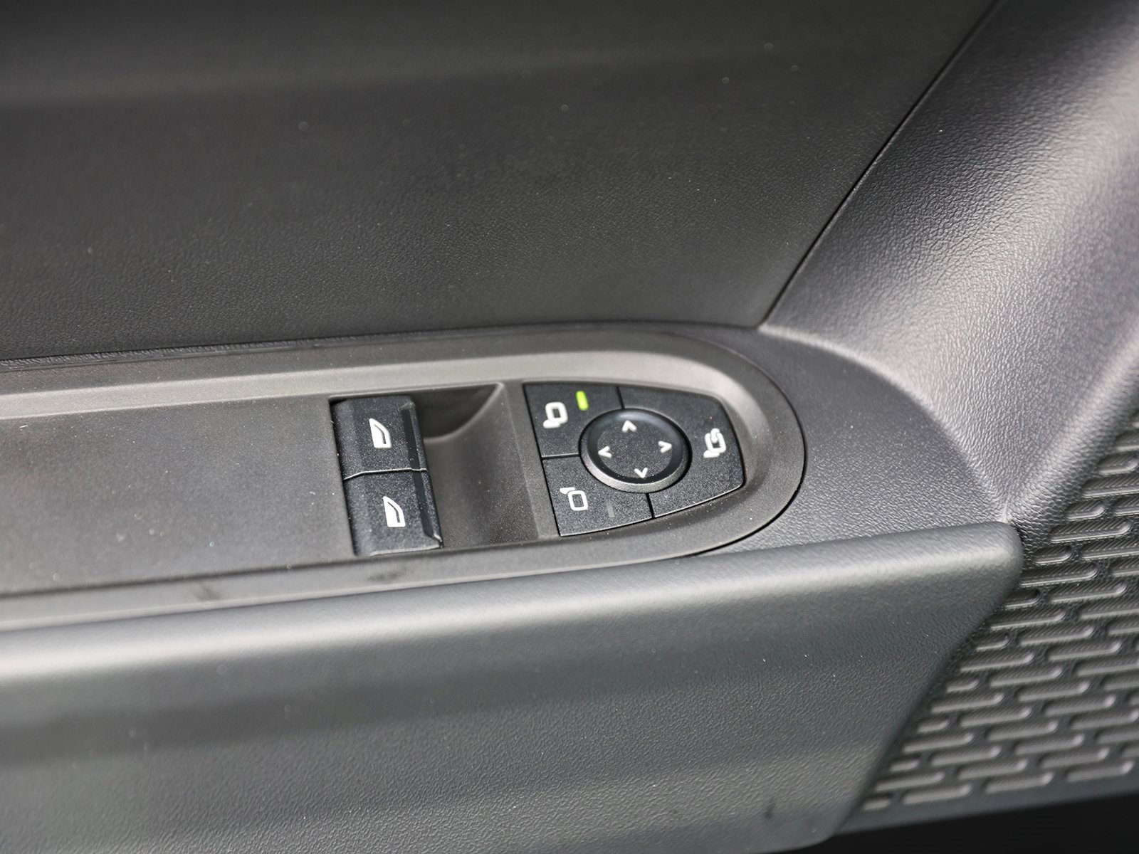 Used 2025 MINI Cooper 2-Door Hardtop image 32