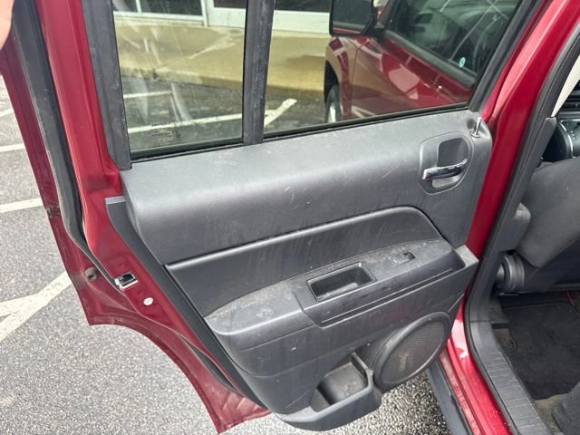 Used 2016 Jeep Patriot Latitude FWD image 12