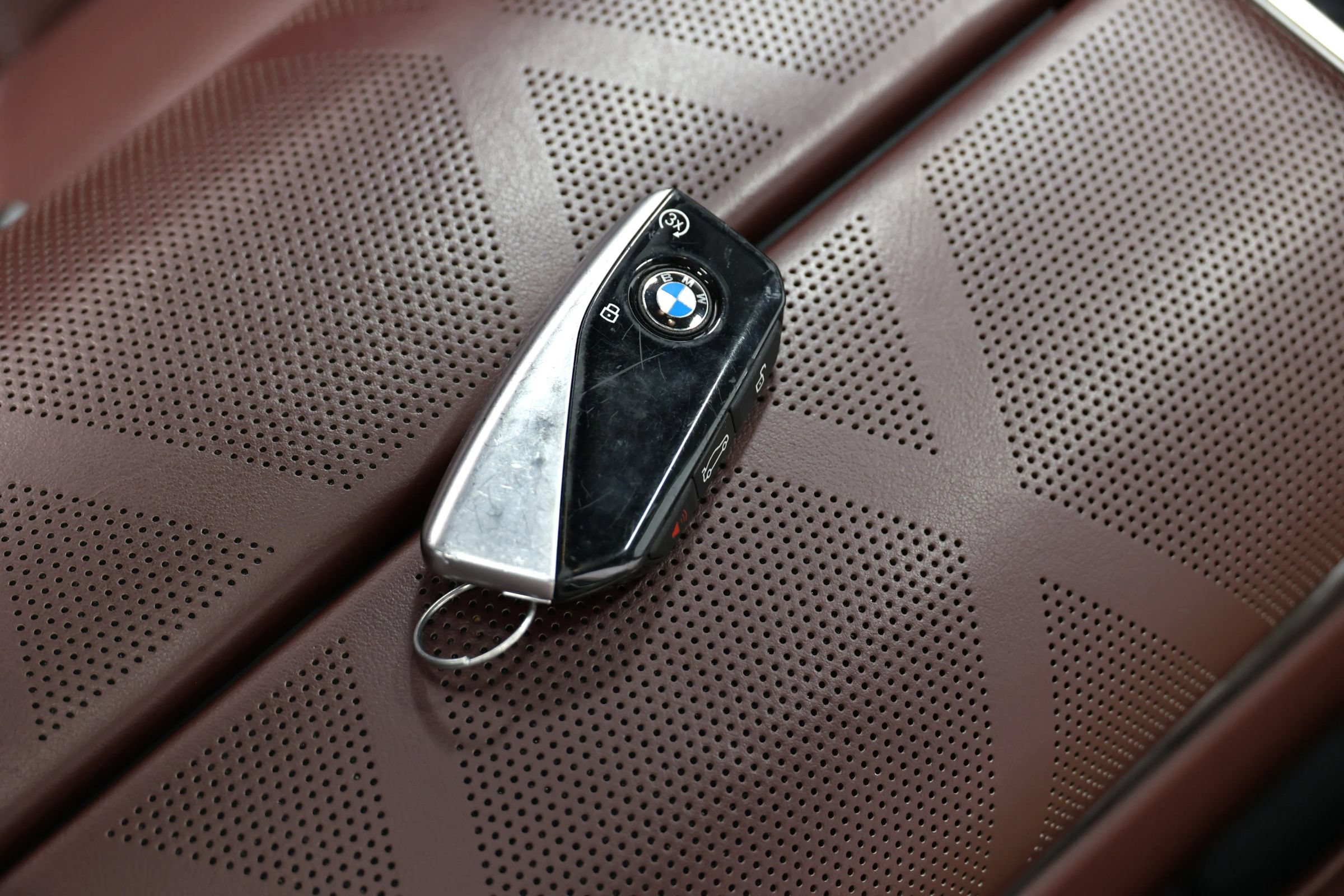 Used 2023 BMW 740i w/ Parking Assistance Package RWD image 5