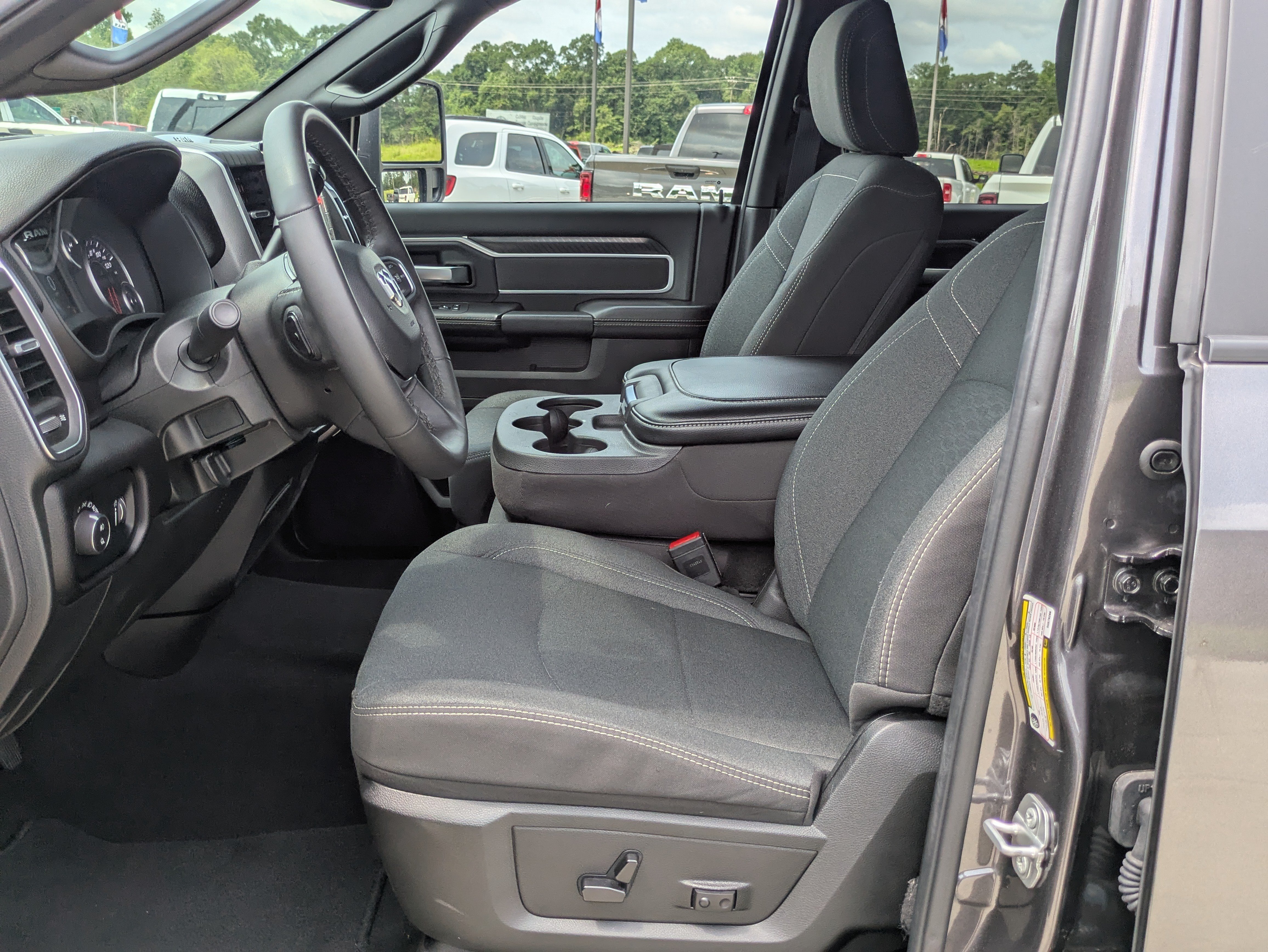 Used 2025 RAM 2500 Big Horn AWD/4WD image 8