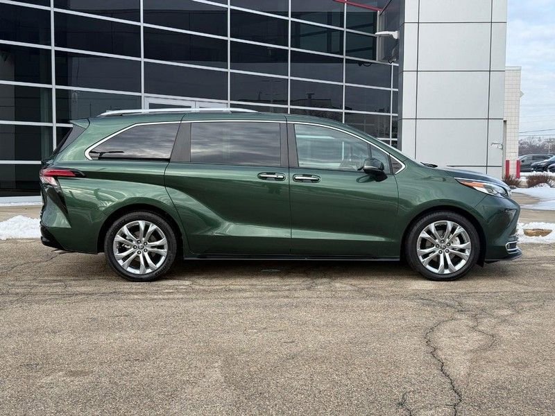 Used 2022 Toyota Sienna Platinum video 2