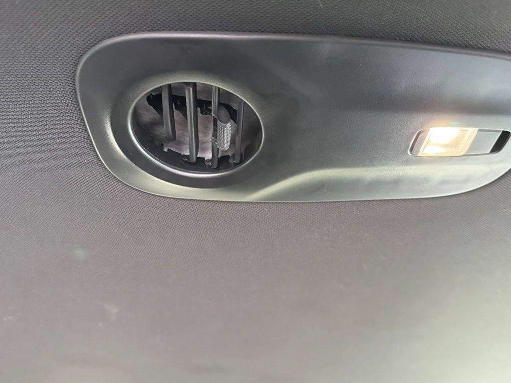 Used 2025 Chrysler Pacifica Select FWD image 9