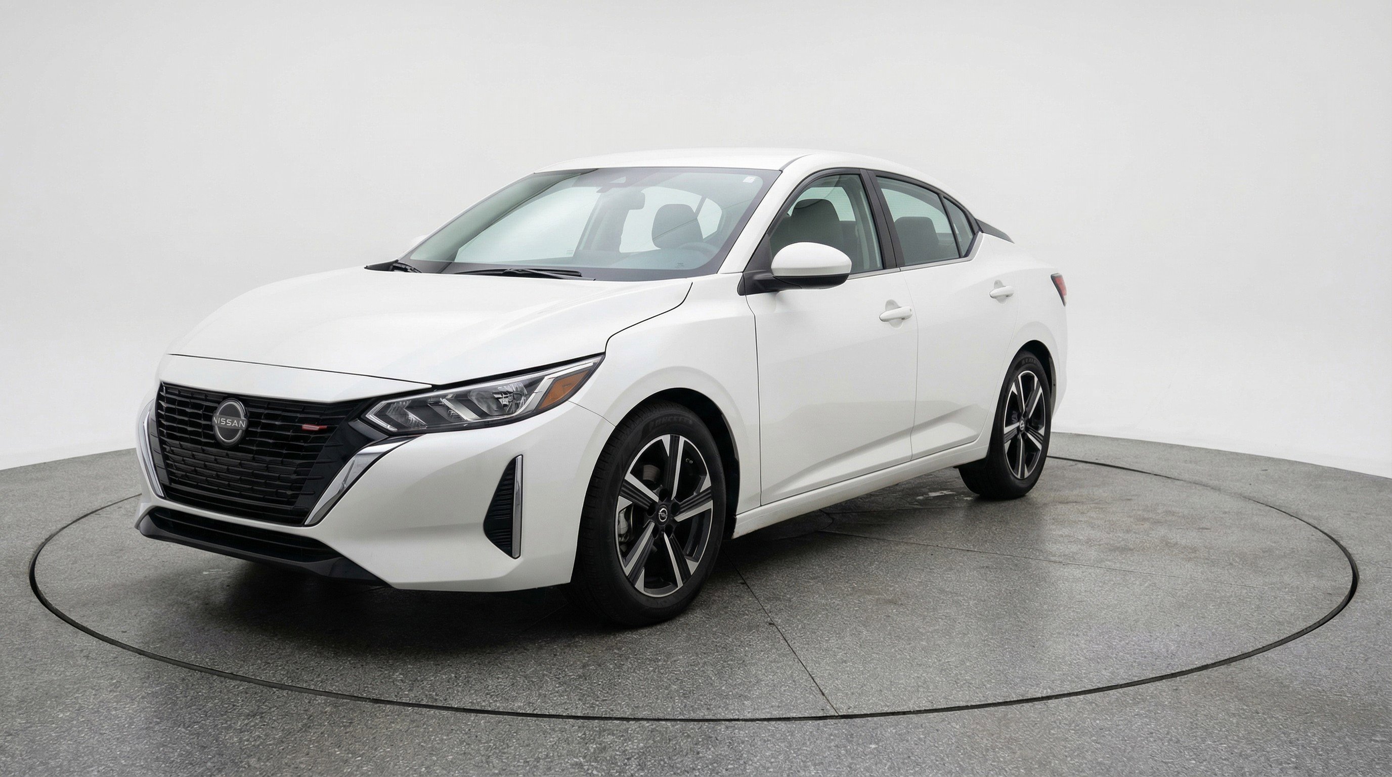 Used 2025 Nissan Sentra SV image 3