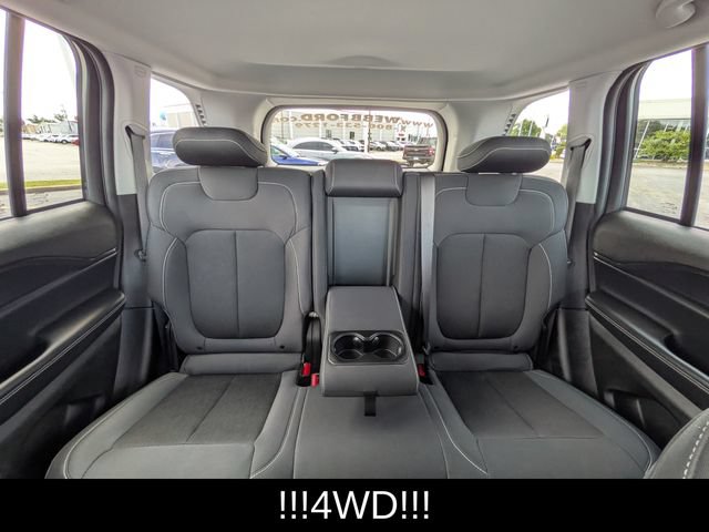 Used 2023 Jeep Grand Cherokee Laredo AWD/4WD image 20