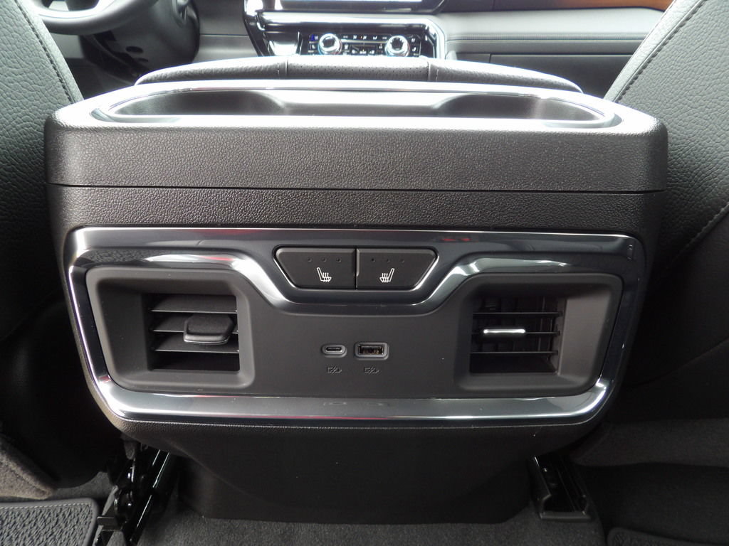 Used 2025 GMC Sierra 3500 Denali w/ Denali Reserve Package AWD/4WD image 38