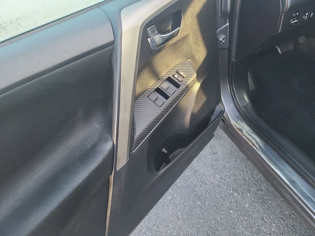 Used 2015 Toyota RAV4 XLE image 12