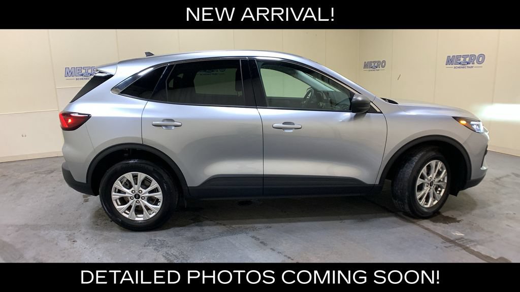 Used 2023 Ford Escape Active AWD/4WD image 2