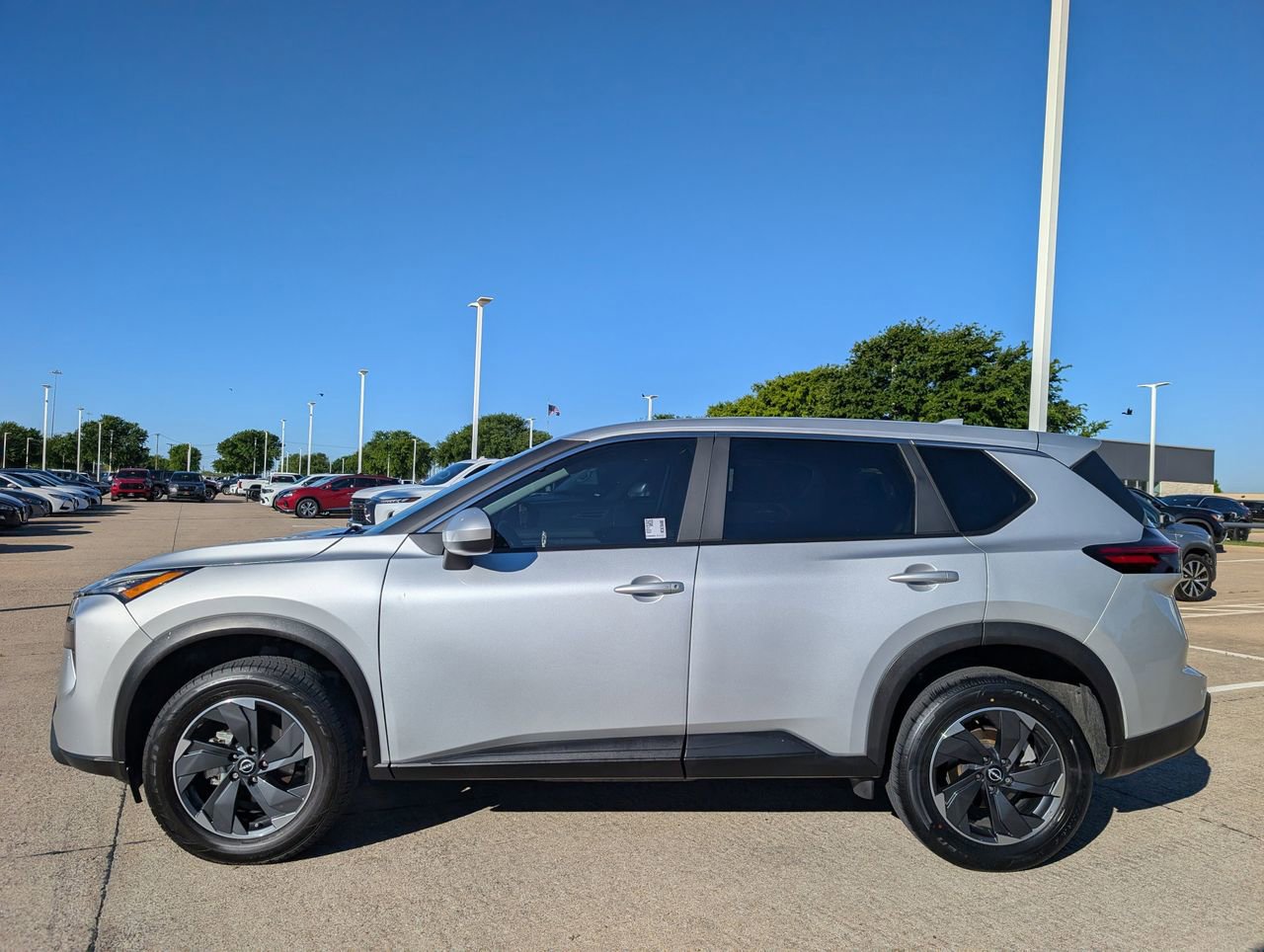 Certified 2024 Nissan Rogue SV image 3