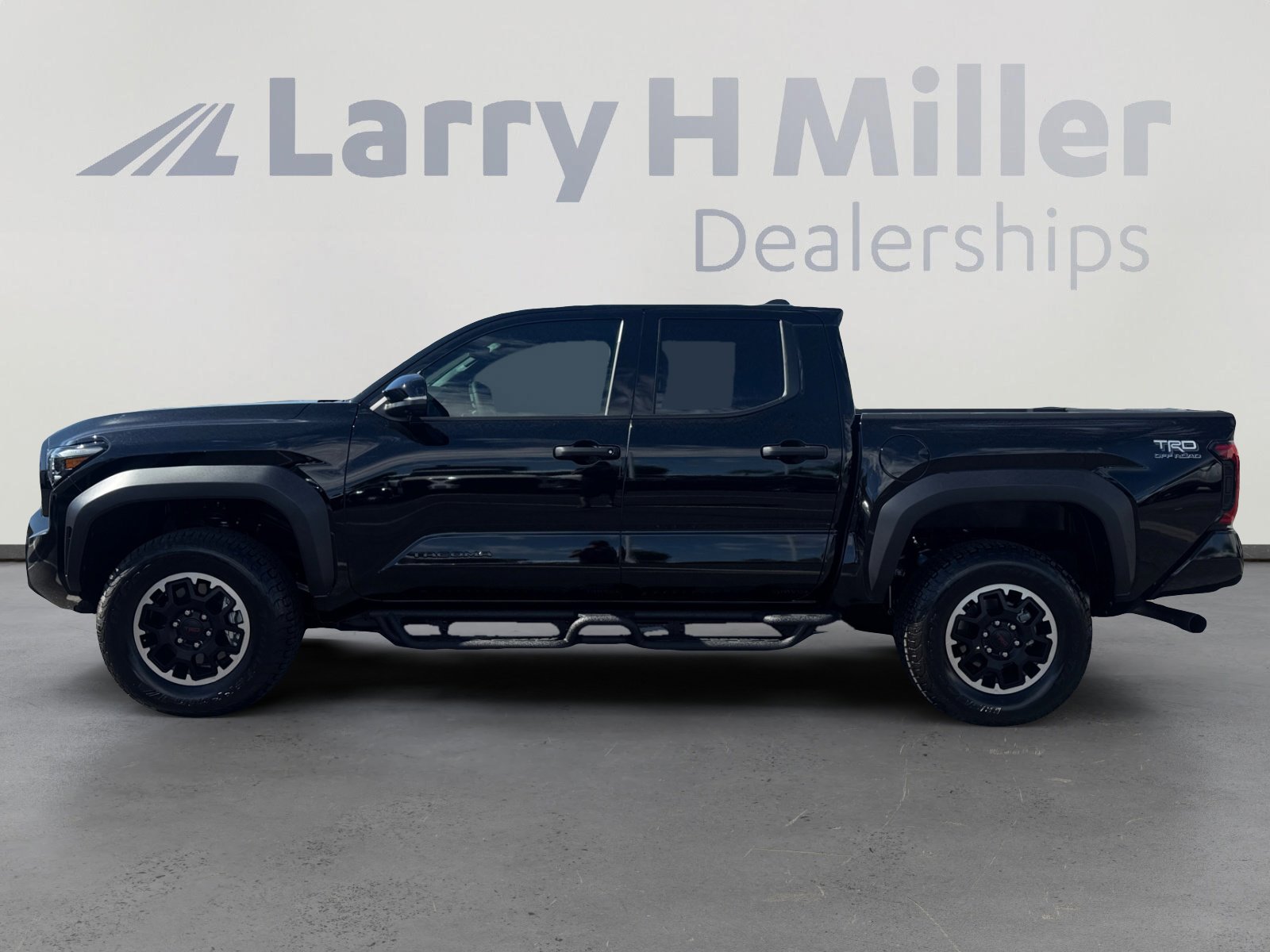 Certified 2025 Toyota Tacoma TRD Off-Road w/ TRD Off Road Premium Package image 2