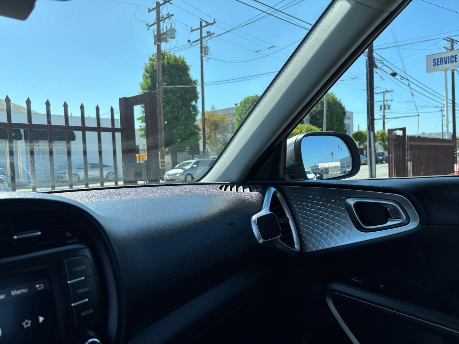 Used 2025 Kia Soul LX w/ LX Technology Package FWD image 35