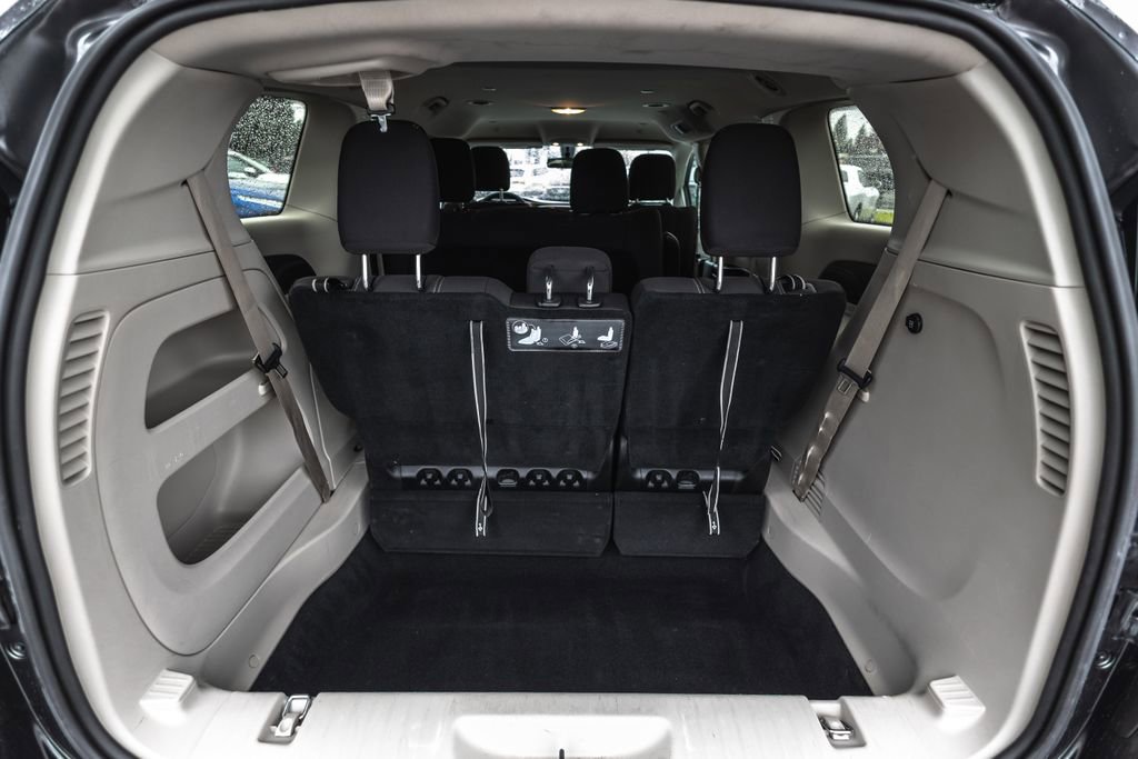 Used 2020 Chrysler Voyager L FWD image 34