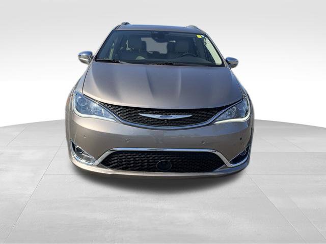 Used 2017 Chrysler Pacifica Limited w/ Advanced Safetytec Group FWD image 2