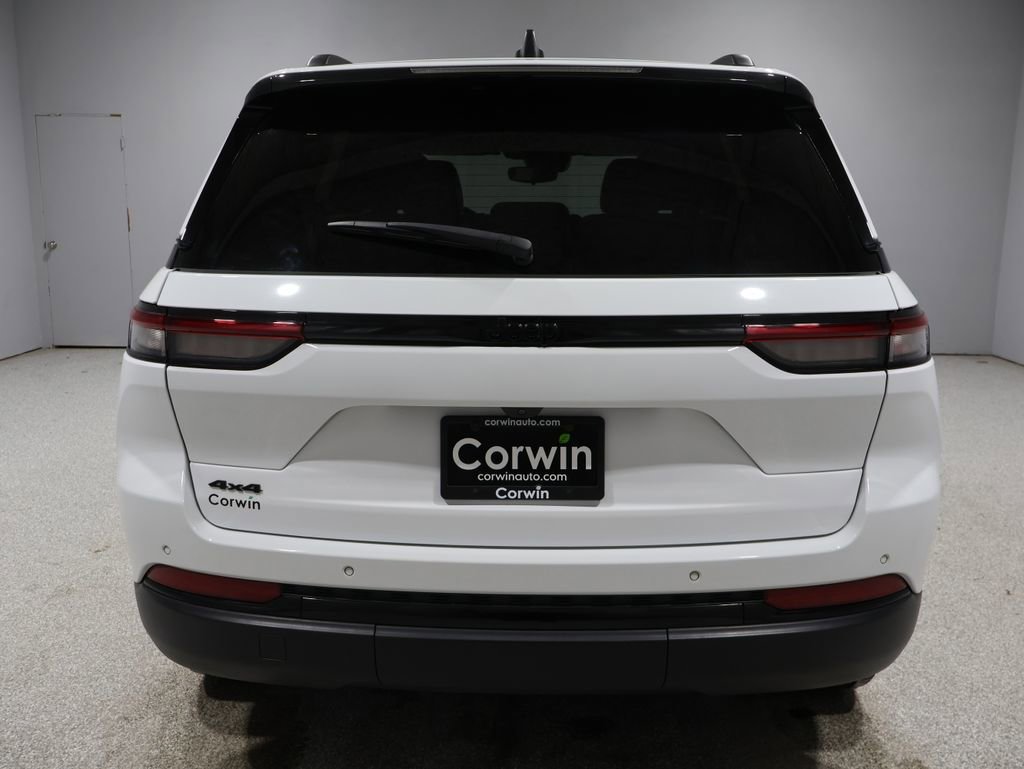 Certified 2023 Jeep Grand Cherokee Altitude image 4