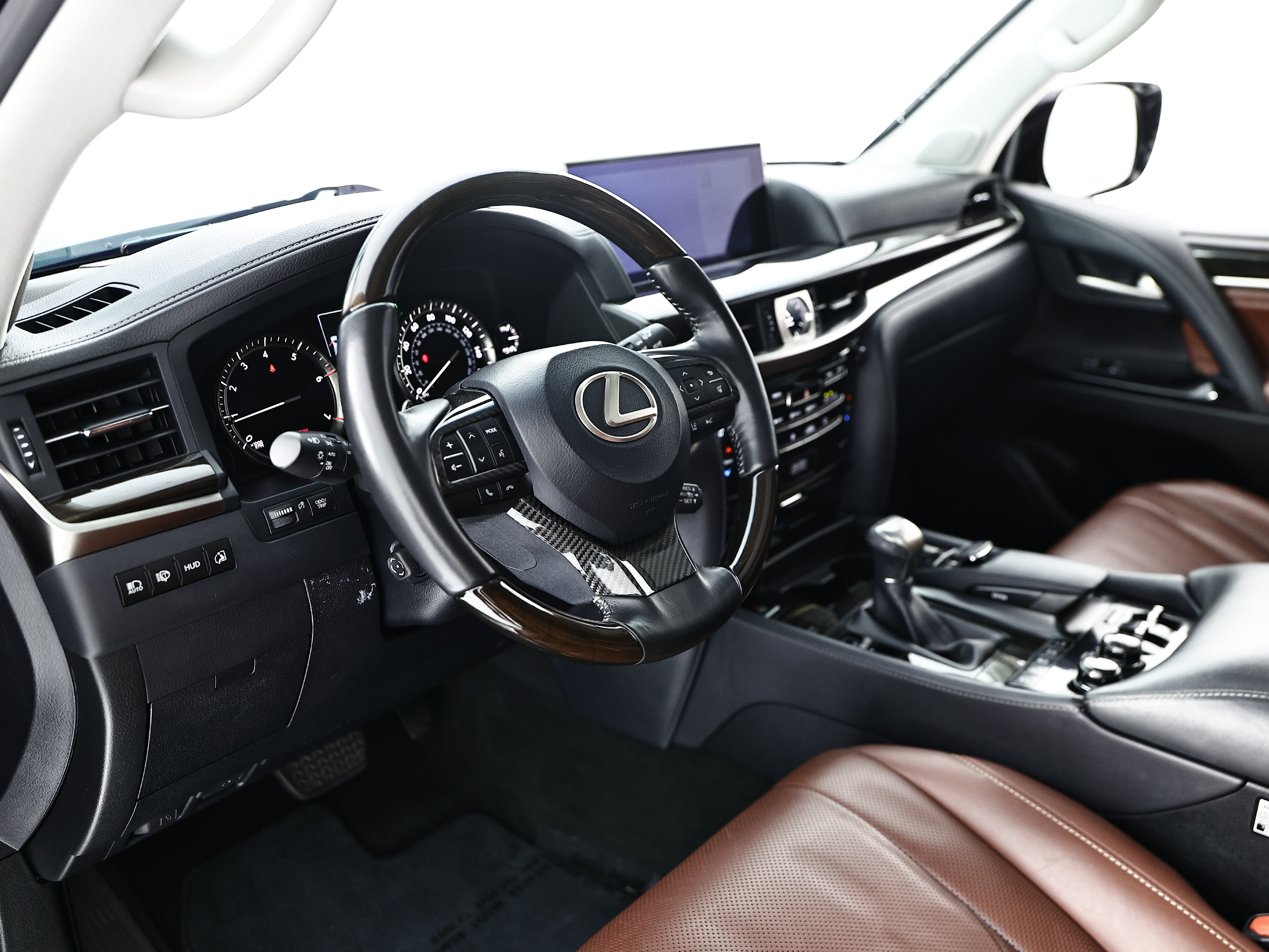 Used 2019 Lexus LX 570 4WD w/ Luxury Package image 4